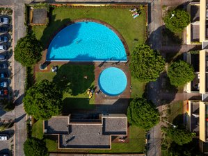 Golden Waves Surf and Yoga Lodge Portugal